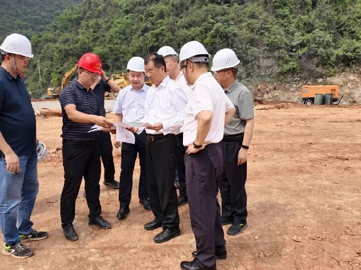 陈亮调研大新铅锌矿矿区整改现场.jpg 陈亮调研大新铅锌矿矿区整改现场.jpg